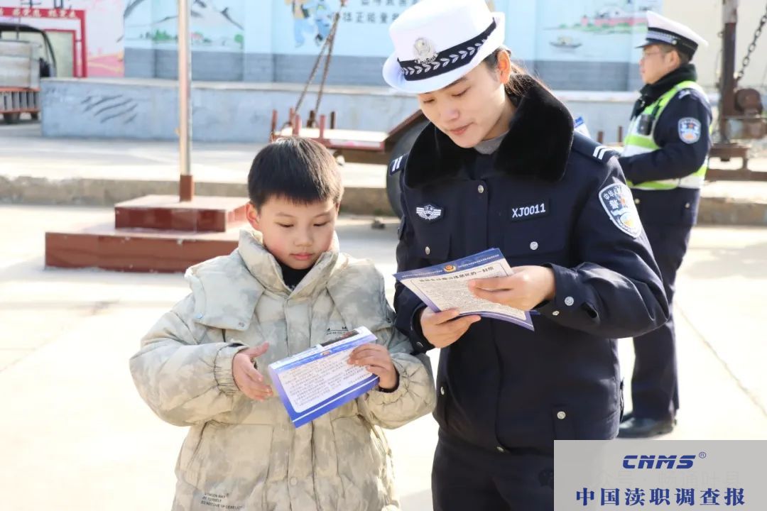 平安春运 交警同行  交通安全进农村 情暖年末回家路(图5)