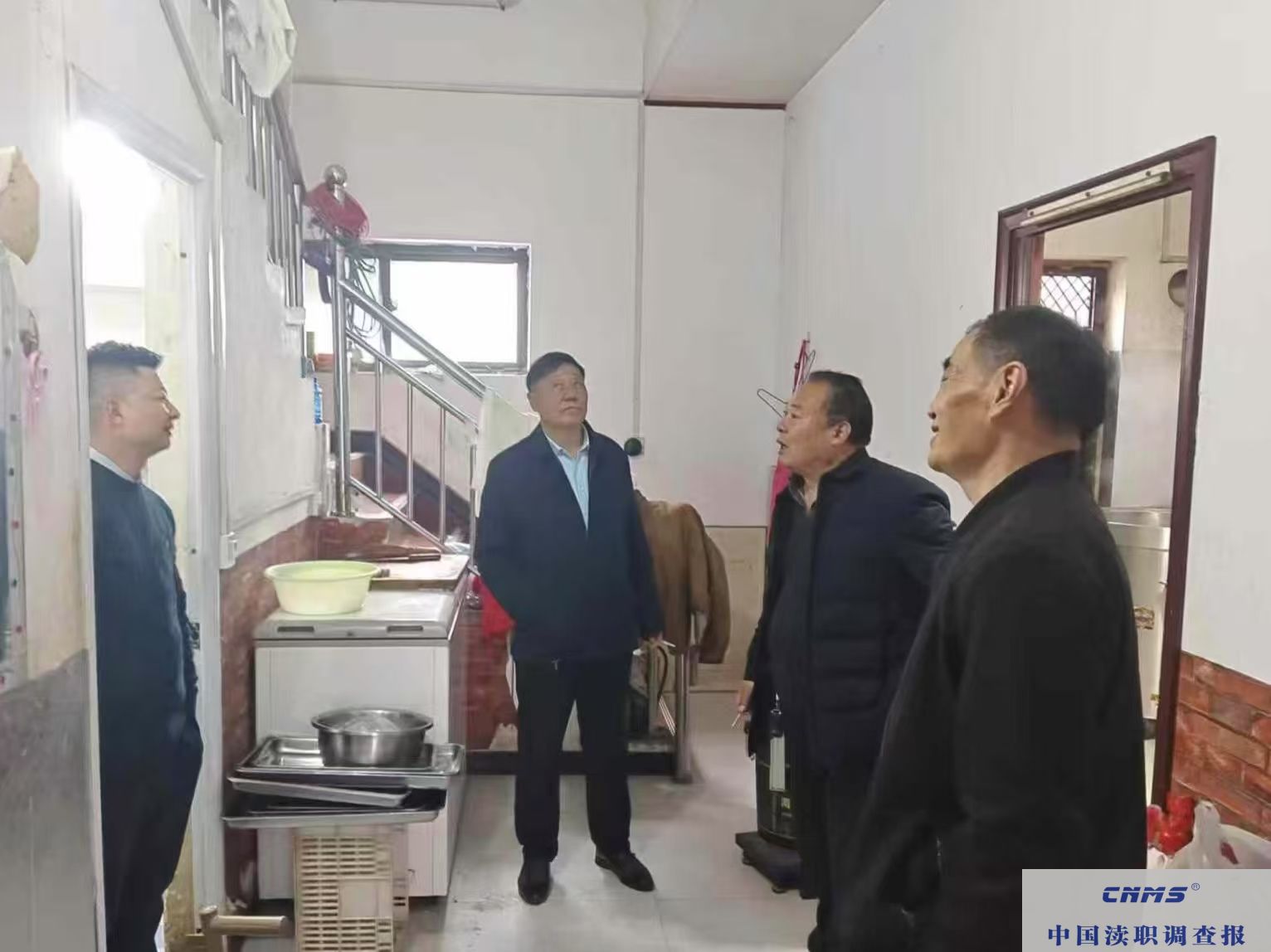 宝丰县商酒务镇开展安全排查，筑牢安全防线(图1)