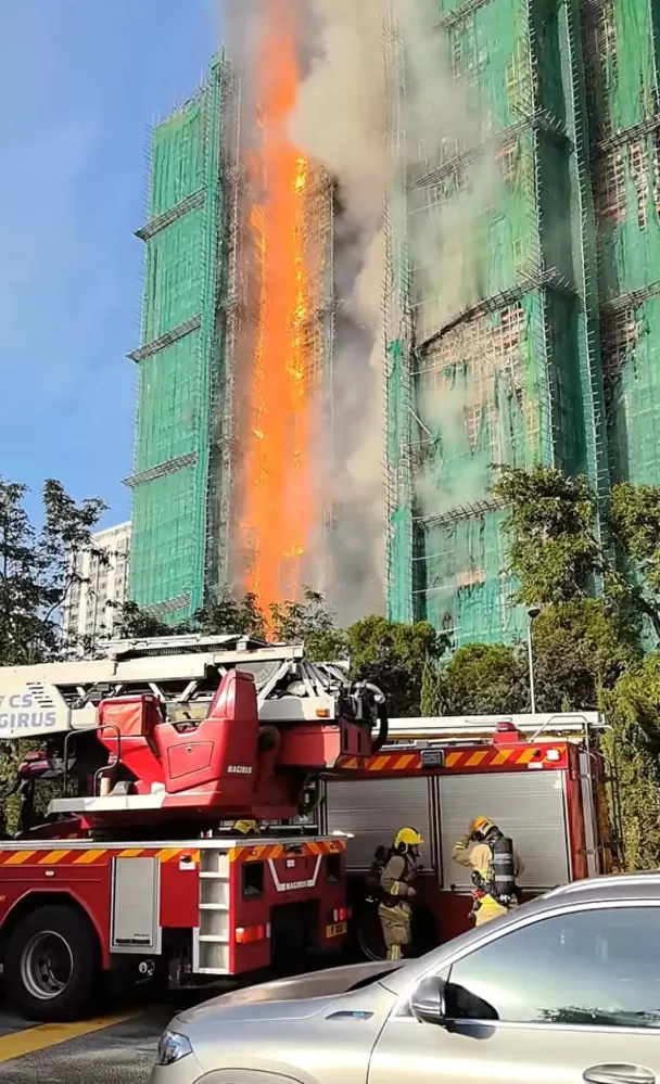 香港宏福苑发生五级火灾︳李家超极度关注火灾救援并发声哀悼(图1) 香港宏福苑发生五级火灾︳李家超极度关注火灾救援并发声哀悼(图1)