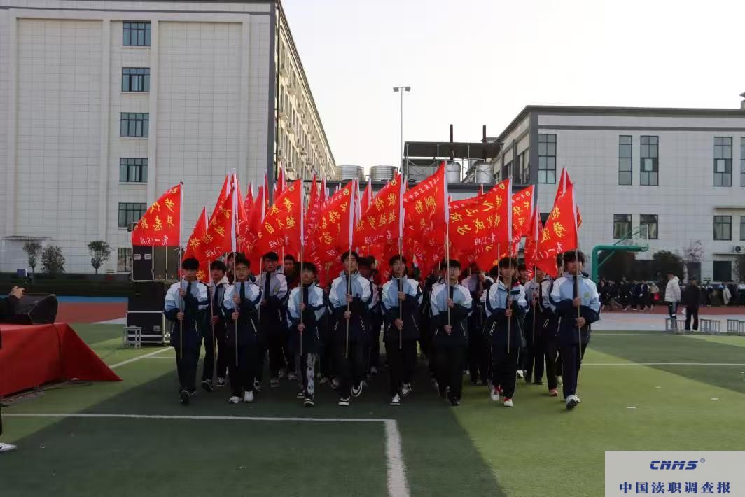 炫动青春 超越自我 ——鲁山县育英高中第三届体育艺术节开幕(图3) fdbf369f59ee0d91636d6cb7702c4fbc.jpg