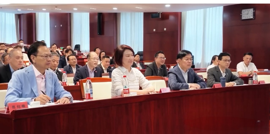 香港特区立法会“国家事务研修考察团”连日行程满满|参观中国共产党历史展览馆、学习习近平新时代中国特色社会主义思想、中国特色社会主要法律体系等研修活动(图2) 香港特区立法会“国家事务研修考察团”连日行程满满|参观中国共产党历史展览馆、学习习近平新时代中国特色社会主义思想、中国特色社会主要法律体系等研修活动(图2)