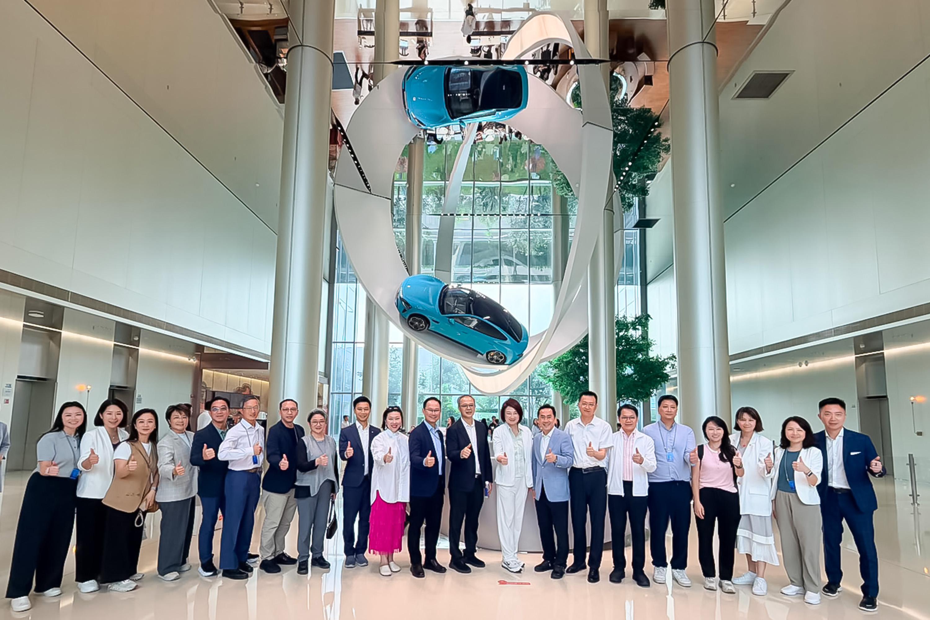 香港特区立法会议员首次集体赴京学习|“国家事务研修考察团”连日在北京深入进行专题研修、考察等活动(图5) 香港特区立法会议员首次集体赴京学习|“国家事务研修考察团”连日在北京深入进行专题研修、考察等活动(图5)
