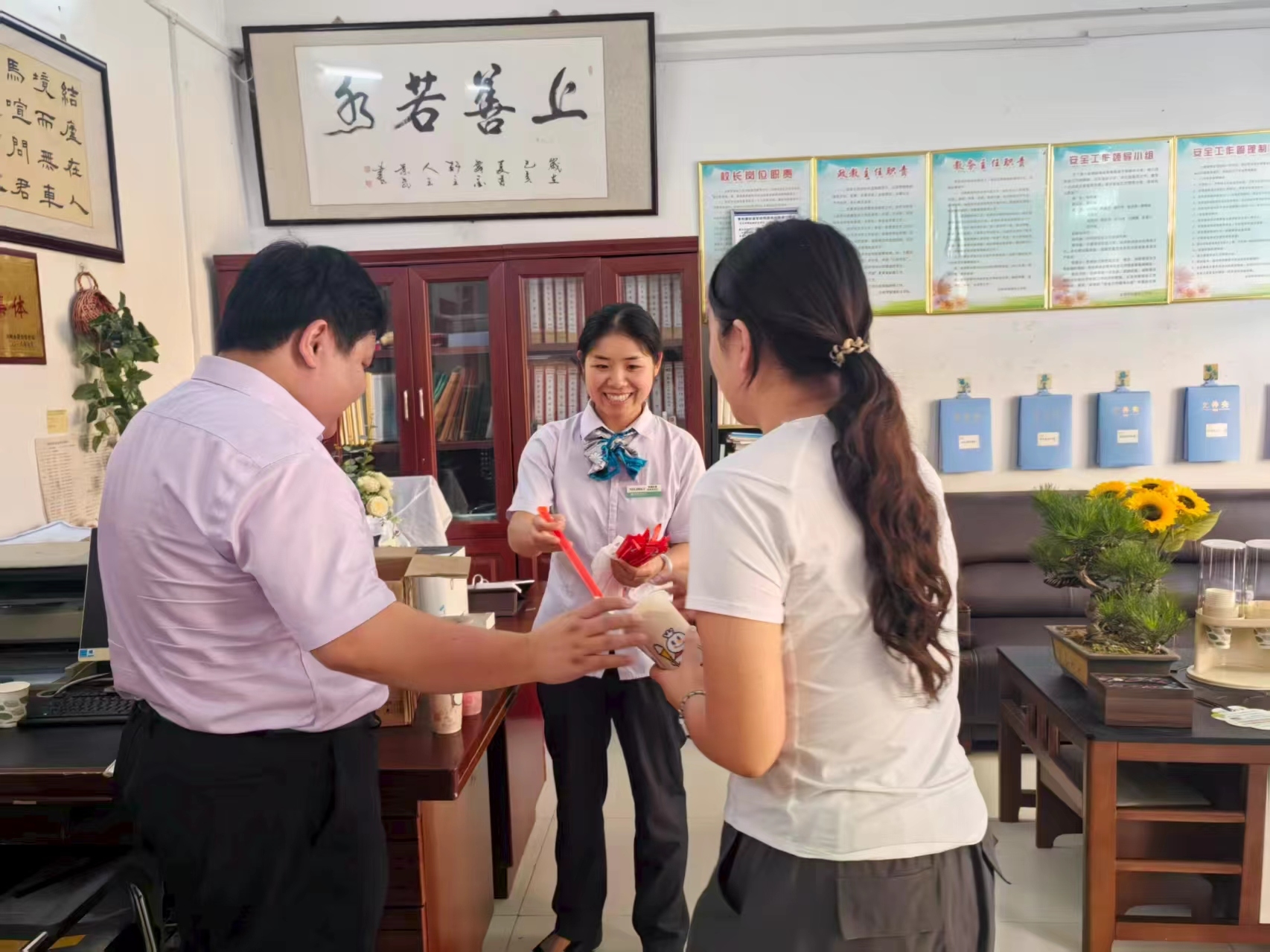 秋送清凉暖企心 精准服务拓市场  ——河南农业银行汝州市支行