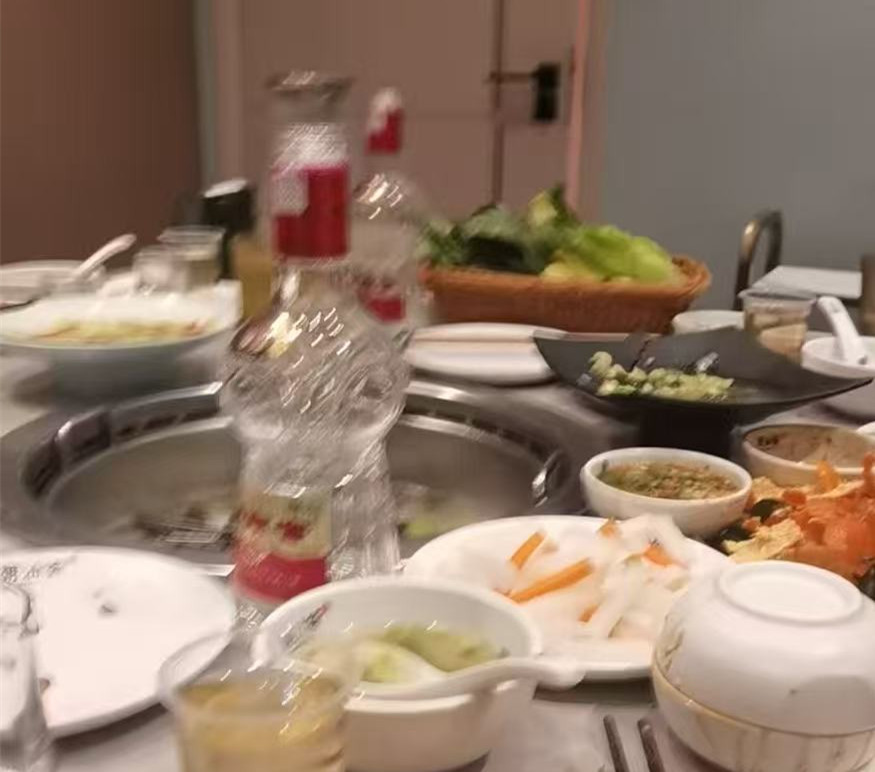 河南周口城乡一体化示范区许湾街道办一新当选干部被指办宴席喝名酒,现场画面曝光 (图2) /uploads/user/41/allimg/20260619/41-260619191J2264.jpg