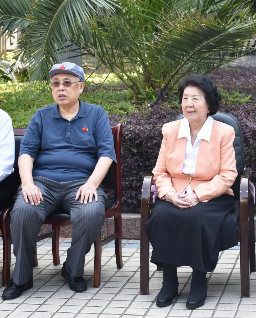 新中国第一位女省委书记万绍芬逝世,享年 96 岁,一生深耕红色传承,陈昊苏赋诗沉痛悼念(图5) /uploads/user/41/allimg/20260701/41-260F116203VA.jpg